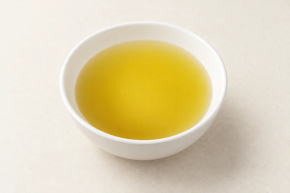 Слабосолёный куриный бульон